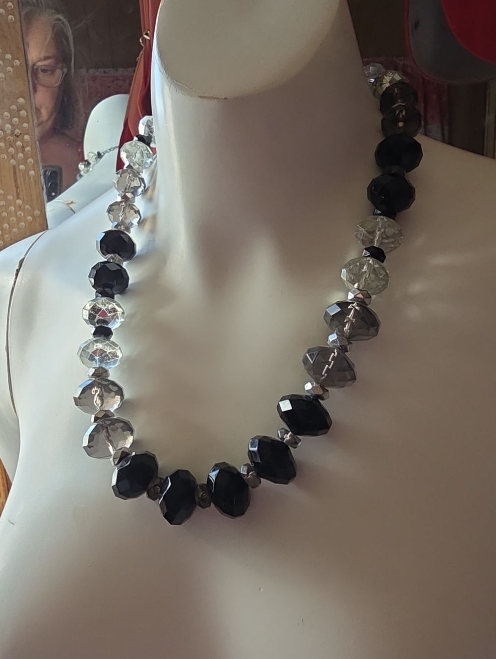 Elegant Black and Clear Faceted Bead Necklace - Women Jewelry